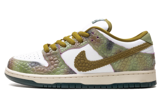 Nike Low-Top Sneakers – Oil Green / Desert Moss / White