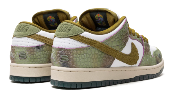 Nike Low-Top Sneakers – Oil Green / Desert Moss / White