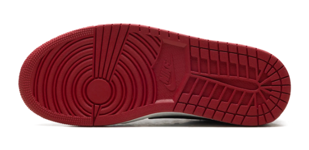 Air Jordan 1 Low OG 'Chicago' Varsity Red / Black / Summit White Sneakers